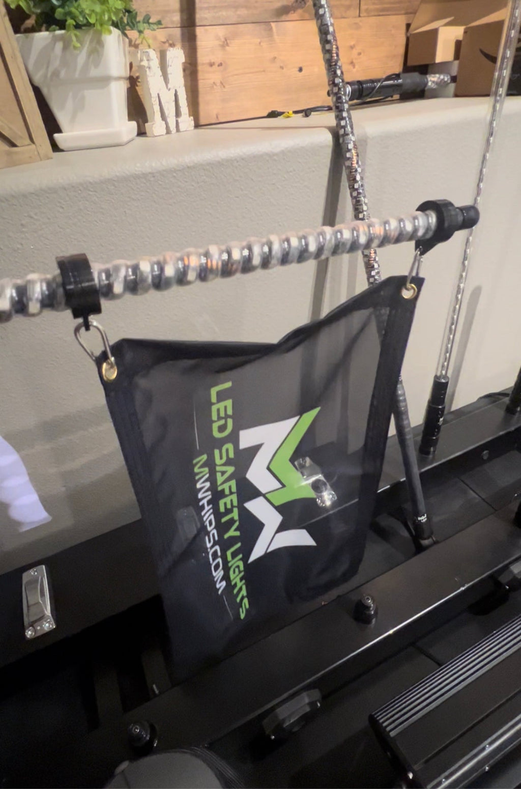 SWIVEL LED WHIP FLAG CLIPS - SINGLE WHIP
