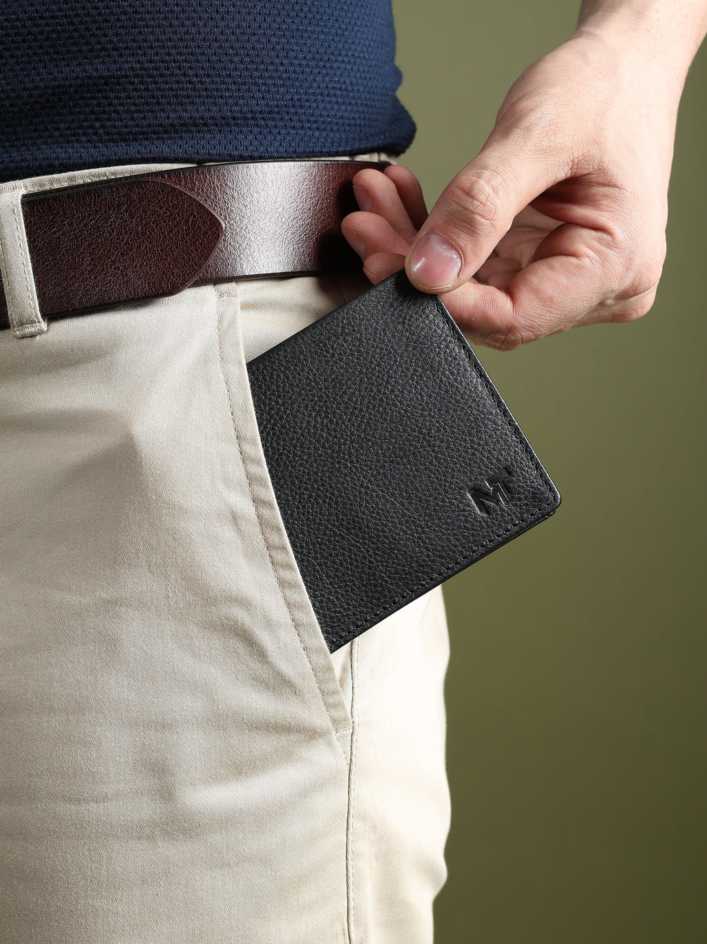 Black Minimal Contrast Wallet