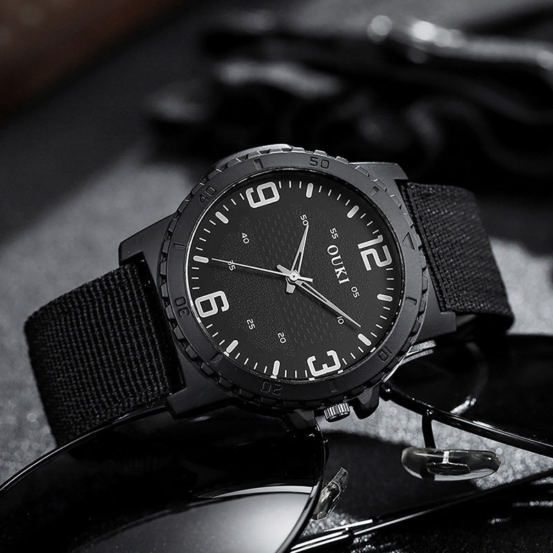 Fashionable digital men's watch, quartz watch