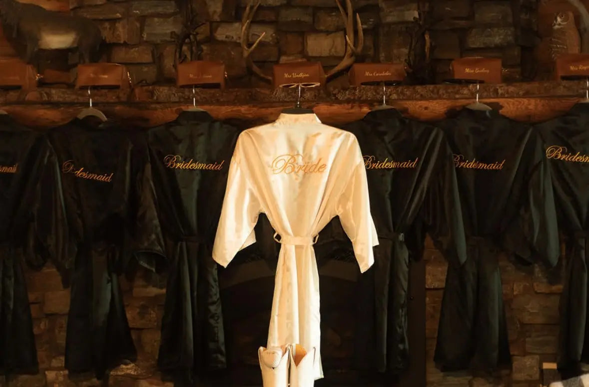 7 Pcs Bride Bridesmaid Robe Sets for Wedding Bridal Party Satin Robes Maid of Honor Robe with Heart Shaped Sunglasses