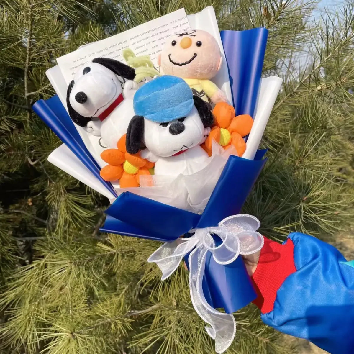 Kawaii Snoopy Plush Bouquet – Crochet Flowers Valentine or Graduation Gift